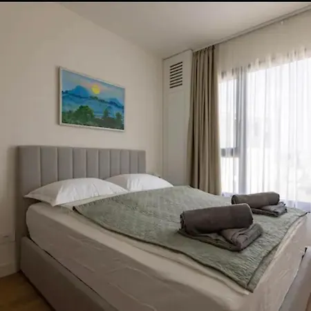 Huge 3 Bedroom With River View