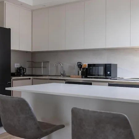 Huge 3 Bedroom With River View