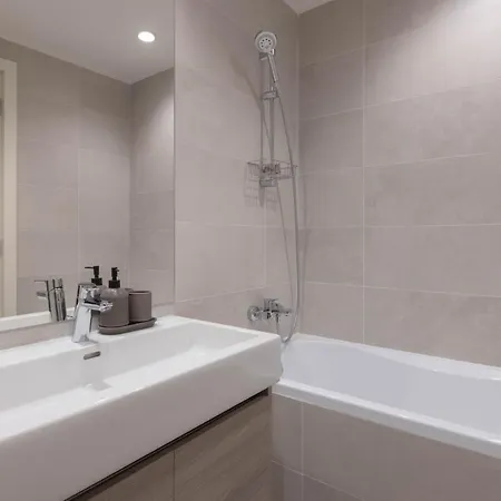 Huge 3 Bedroom With River View Apartment