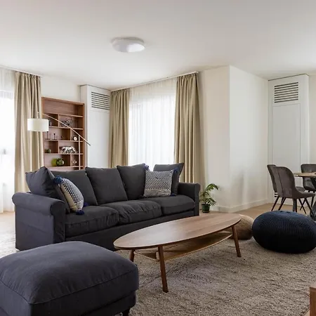 Huge 3 Bedroom With River View *