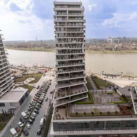 Huge 3 Bedroom With River View Apartment *