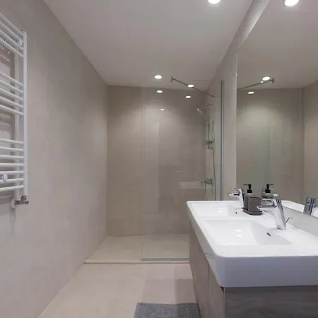 Huge 3 Bedroom With River View * Belgrad