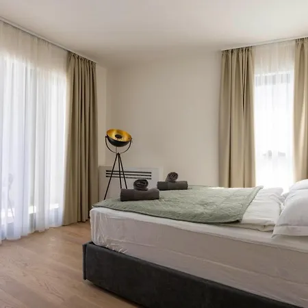 Huge 3 Bedroom With River View * Belgrad